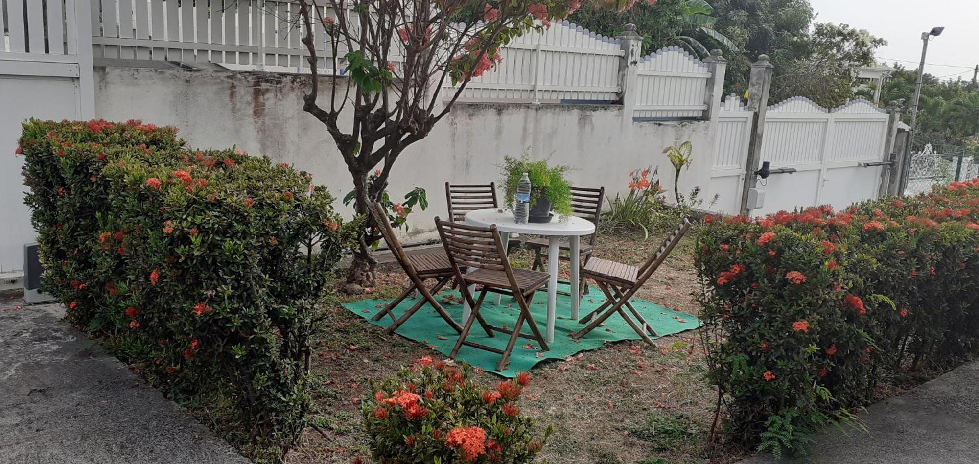 Le P'Tit Nid Cocodydy Apartment Baillif Bagian luar foto